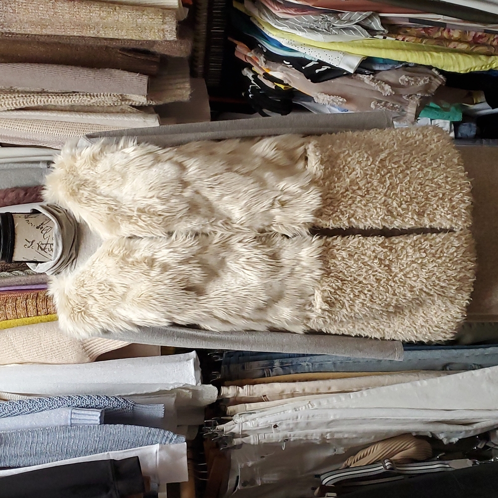 HINGE faux fur vest, OS